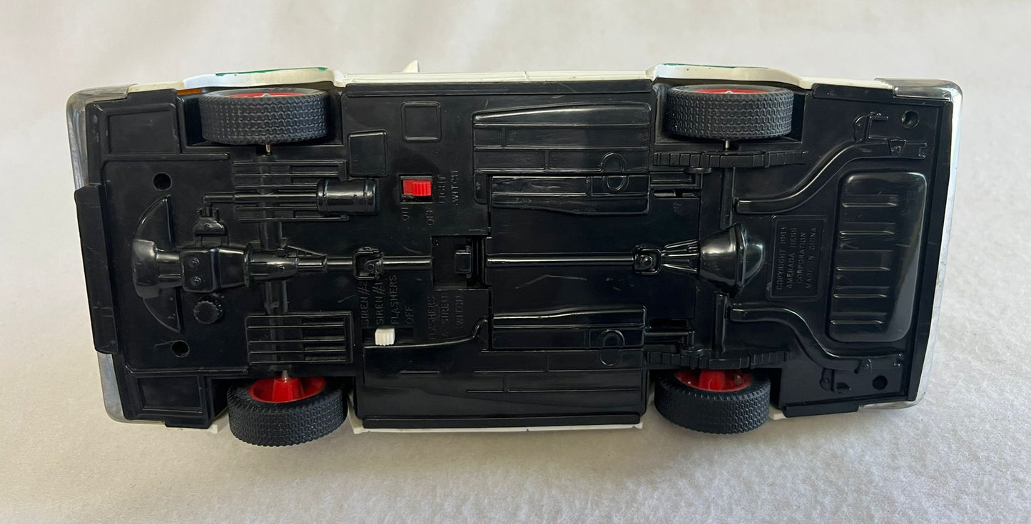 HESS 1994 *Rescue Truck w/ Siren, Horn & Emergency Lights)