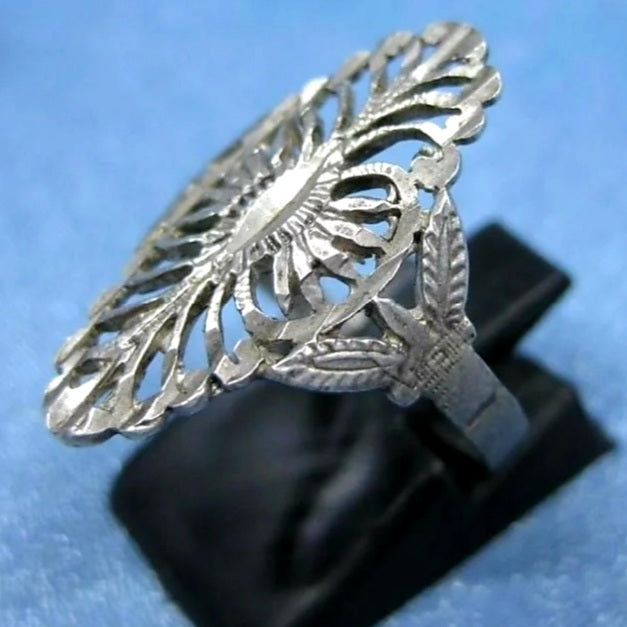 Beautiful Vintage Silver Tone Filigree Ring * Size 7 1/2