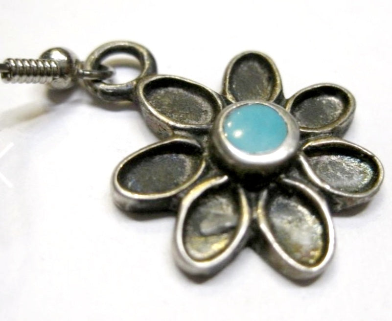 Lovely Vintage Sterling Silver & Turquoise Stone Flower Earrings *Hallmarked