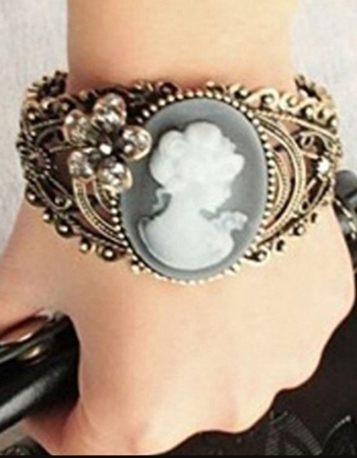 Vintage Bronze Relief Carved Cameo Statue Queen Bangle Bracelet Rhinestones Fashion Jewelry