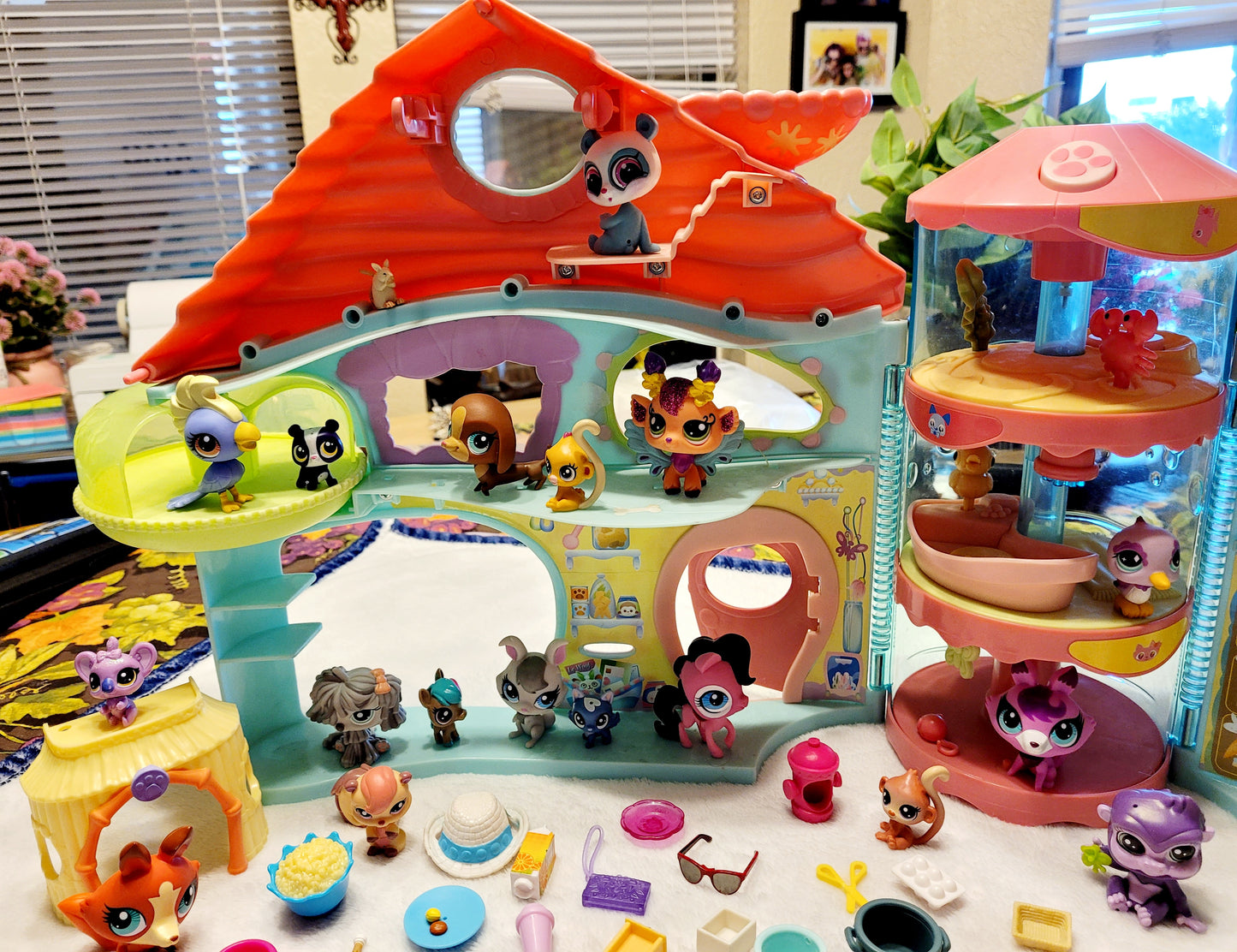 Large *Littlest Pet Shop House + 47 Pets & Many Extras For Your Pets