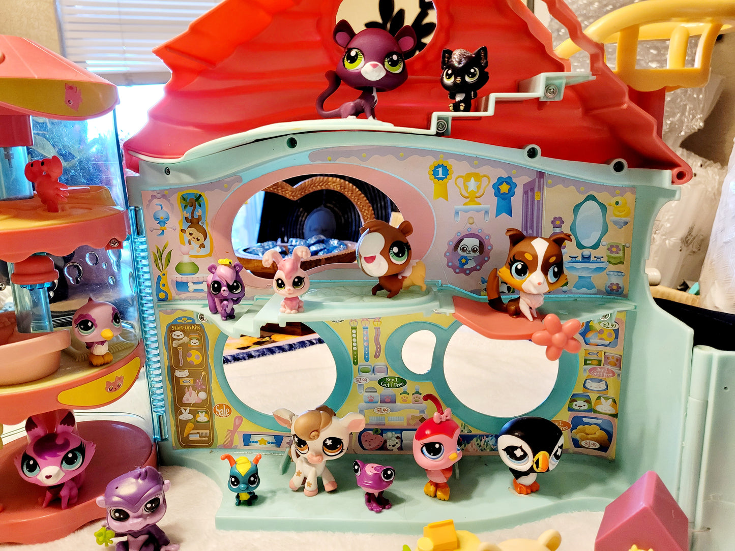 Large *Littlest Pet Shop House + 47 Pets & Many Extras For Your Pets