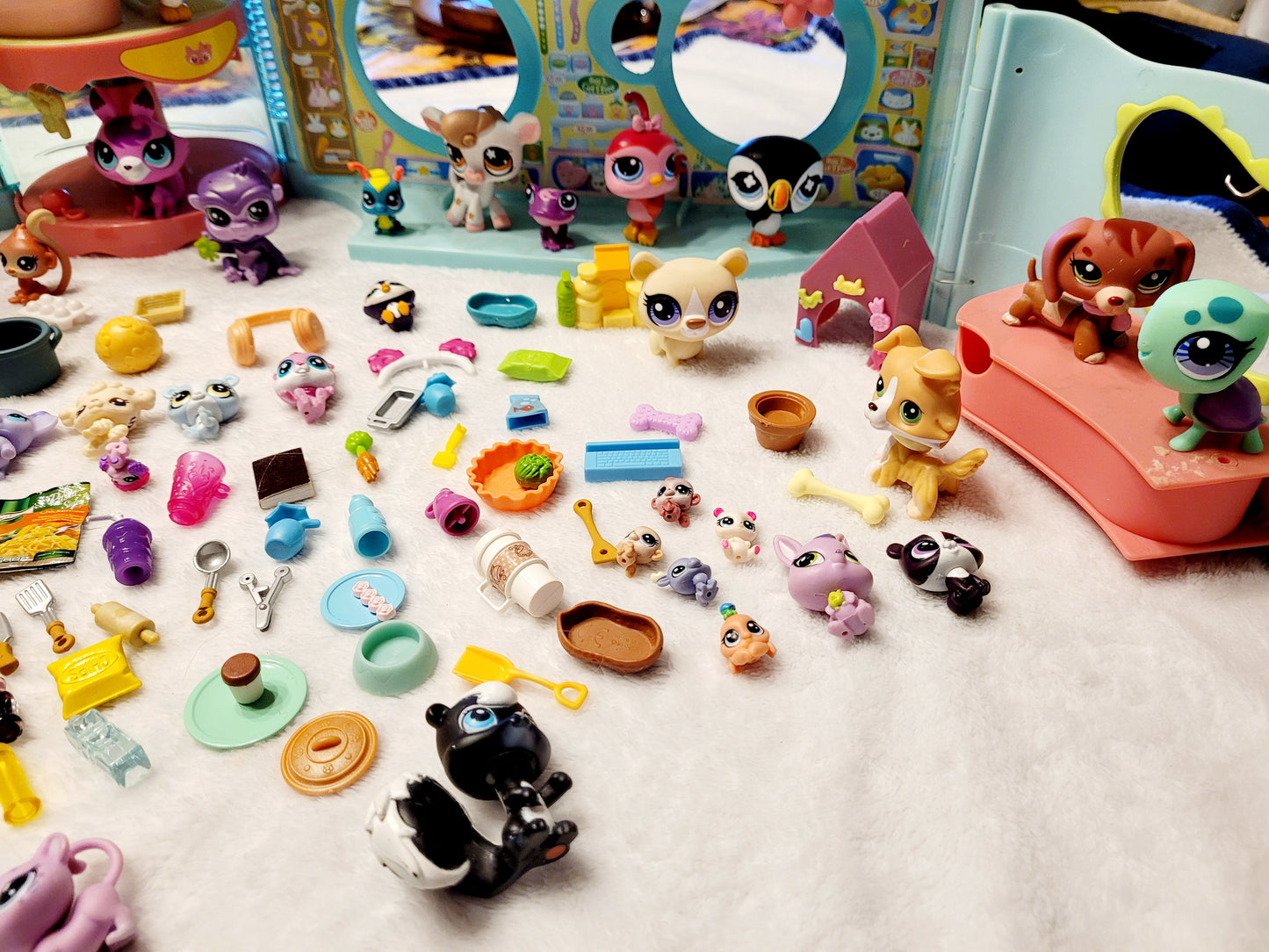 Large *Littlest Pet Shop House + 47 Pets & Many Extras For Your Pets