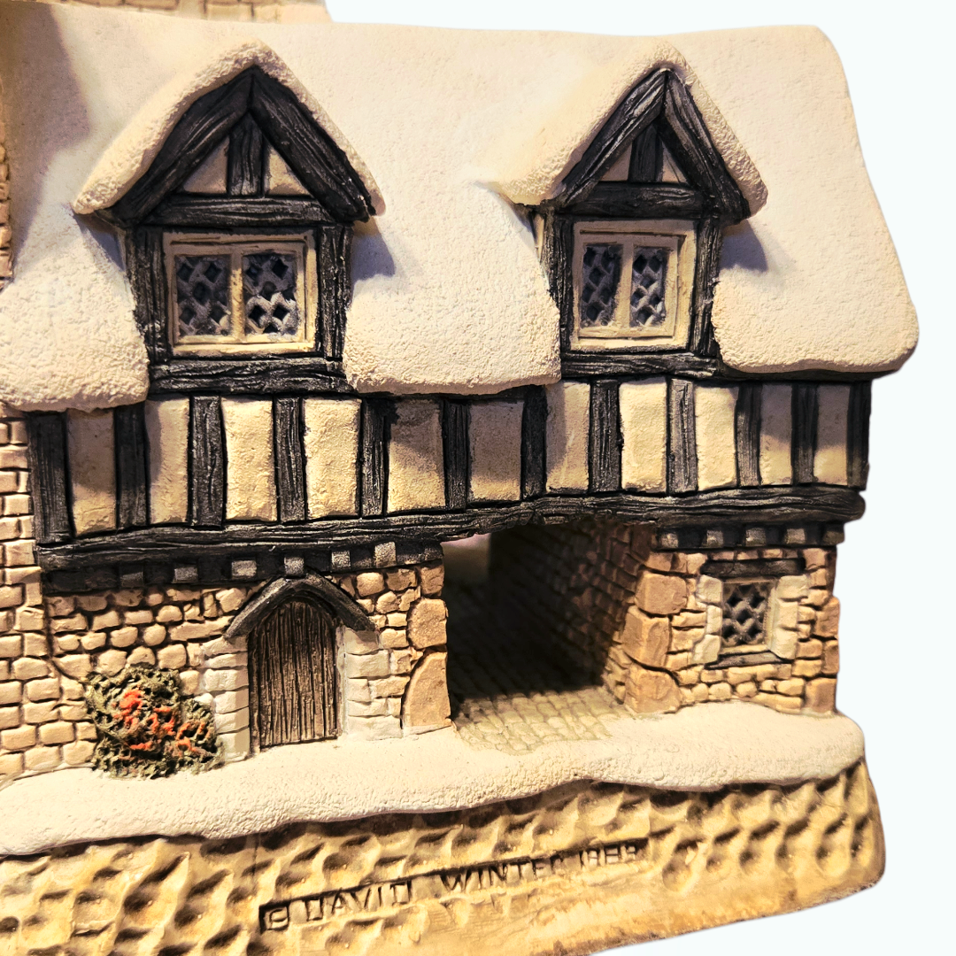 Nice *1989 David Winter Special Edition Cottage: "A Christmas Carol" (COA)