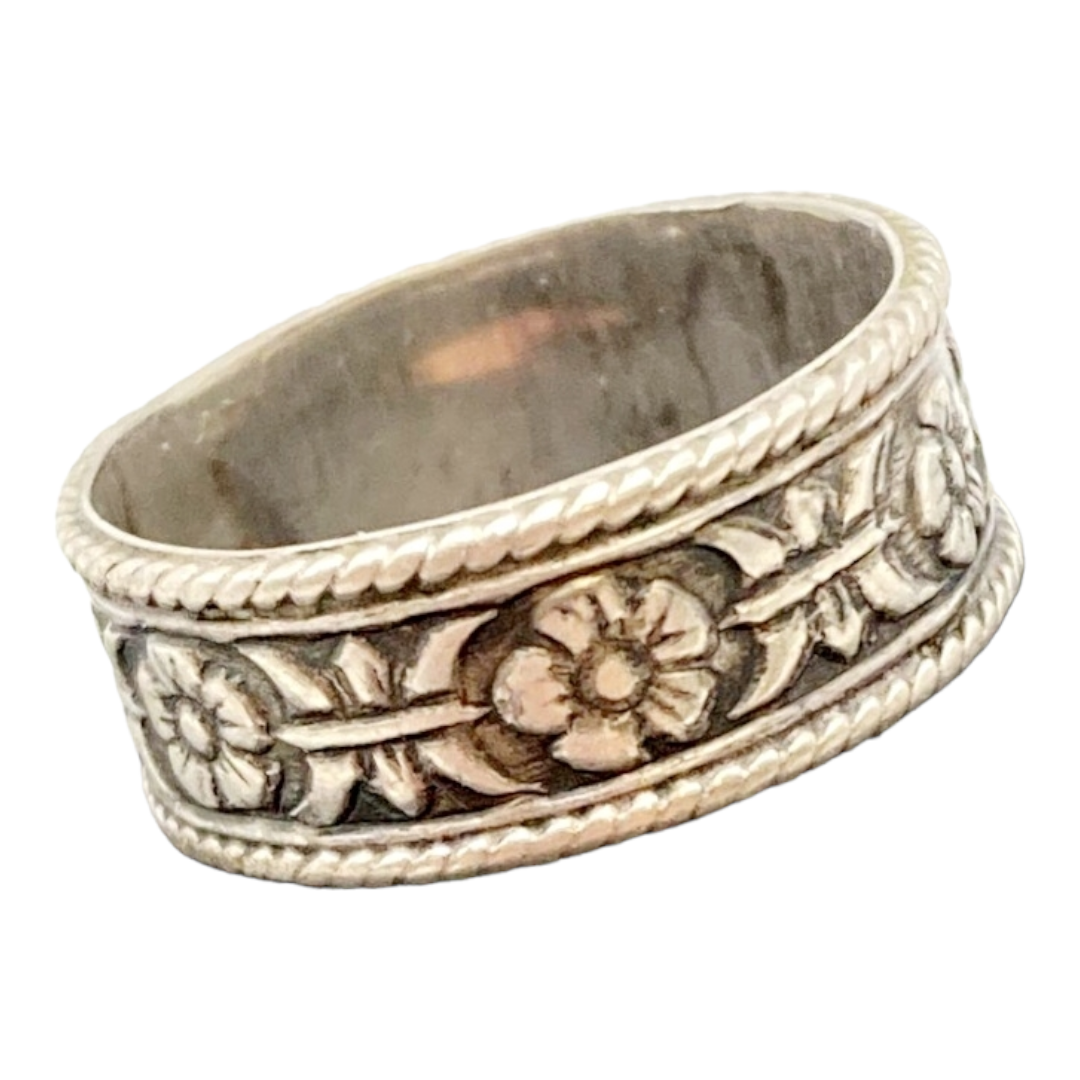 Beautiful *Solid Sterling Silver Floral Ring Band (Size 8.5)