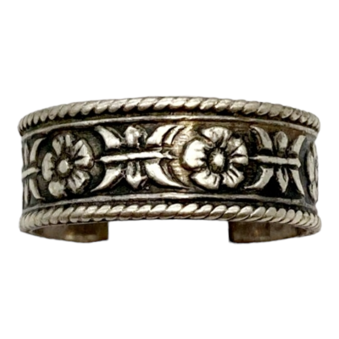 Beautiful *Solid Sterling Silver Floral Ring Band (Size 8.5)