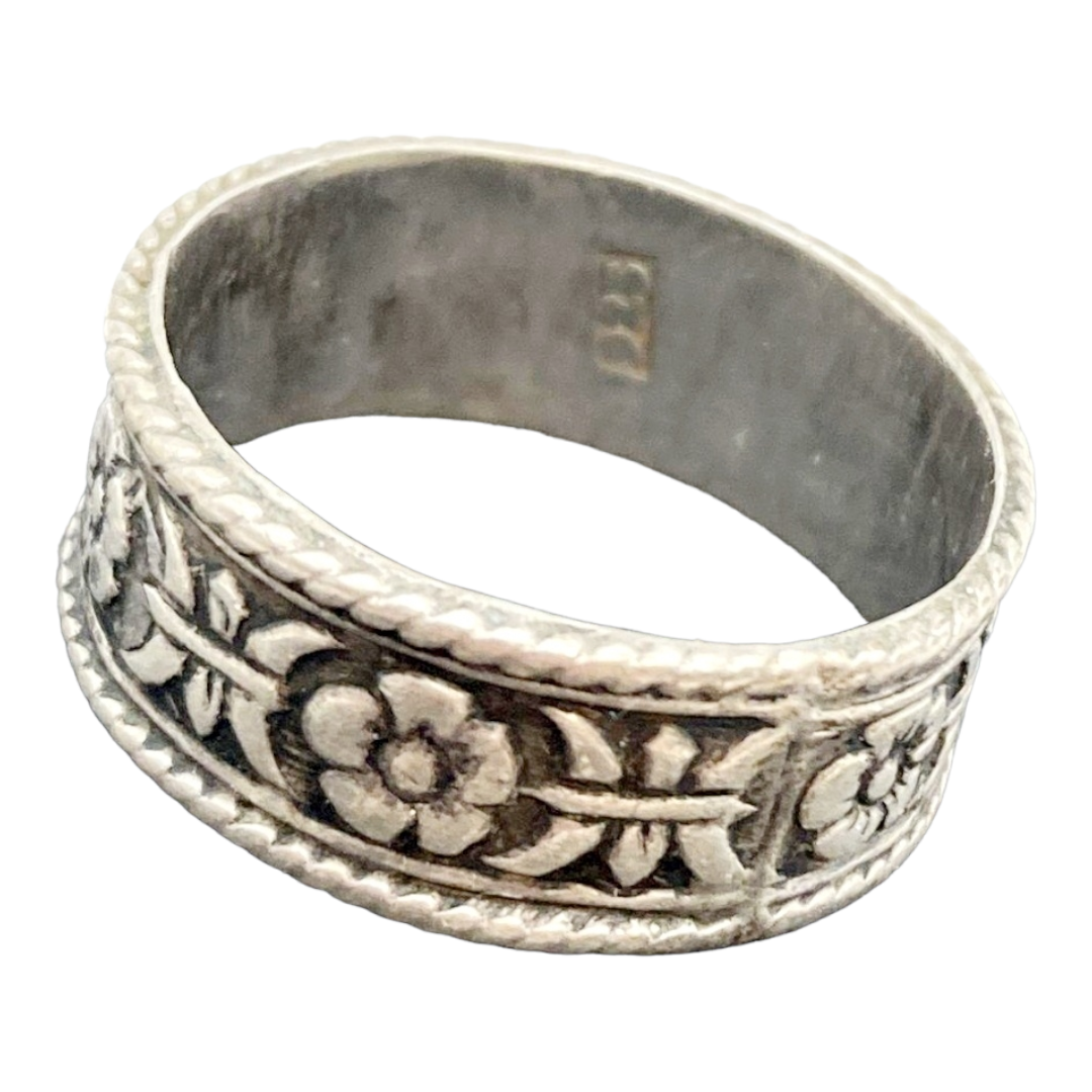 Beautiful *Solid Sterling Silver Floral Ring Band (Size 8.5)