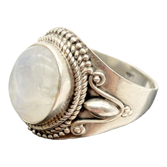 Beautiful *Sterling Silver & Moonstone Ring (sz 9)