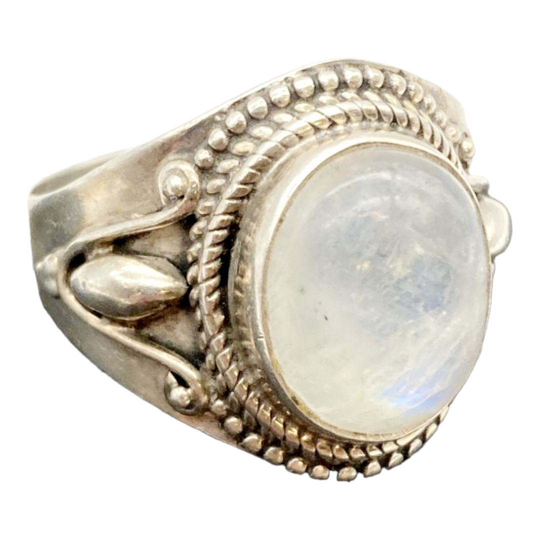 Beautiful *Sterling Silver & Moonstone Ring (sz 9)