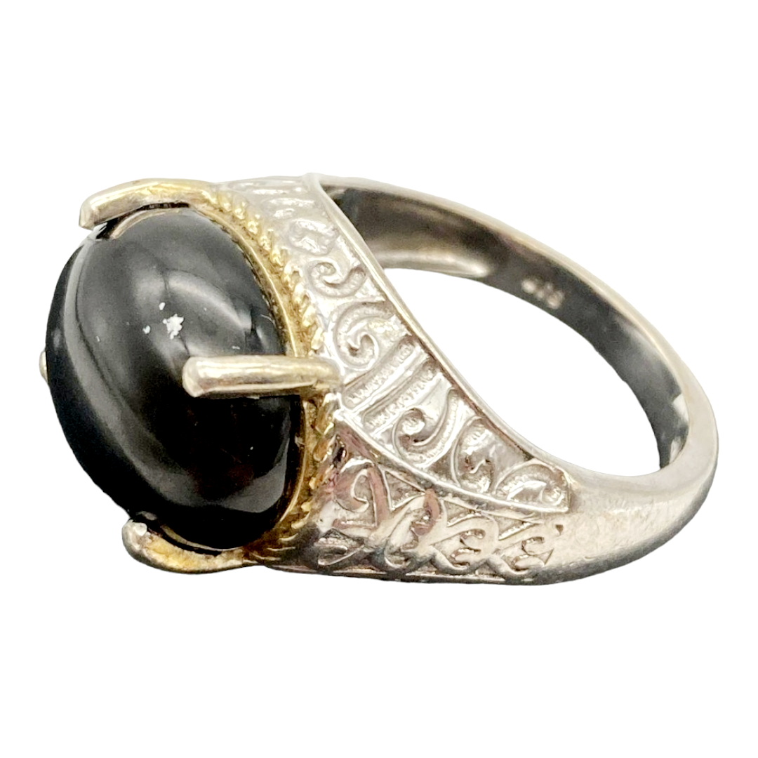 Beautiful *Sterling Silver .925 w/ Onyx Stone in an Oval Setting (size 9)