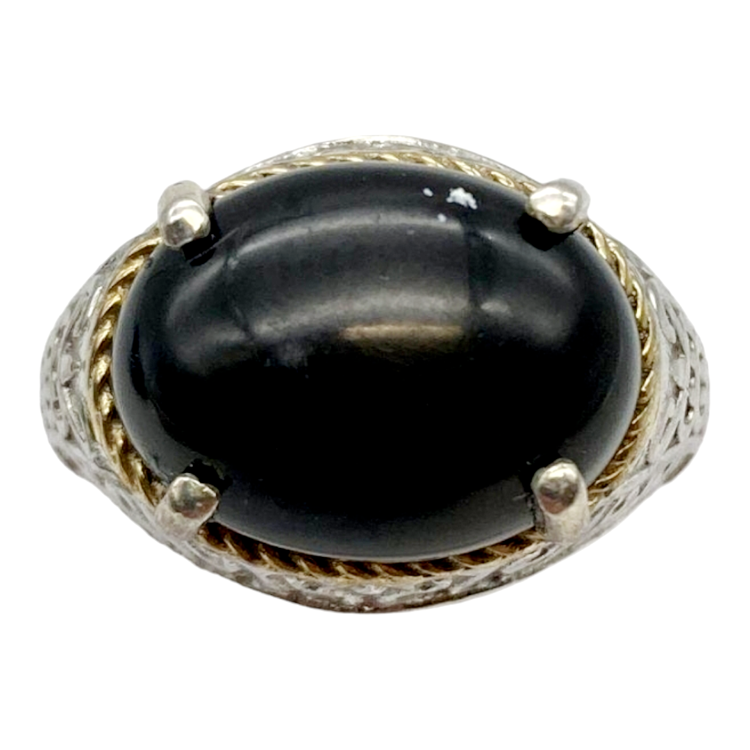 Beautiful *Sterling Silver .925 w/ Onyx Stone in an Oval Setting (size 9)