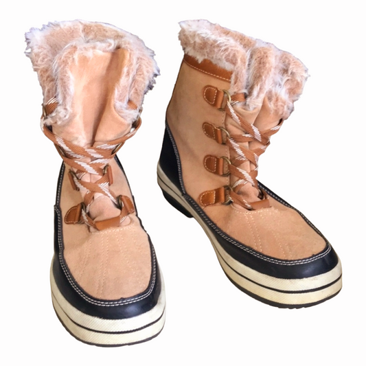 Women's *Warm Universal Thread Faux Fur Snow Boots - Size 8