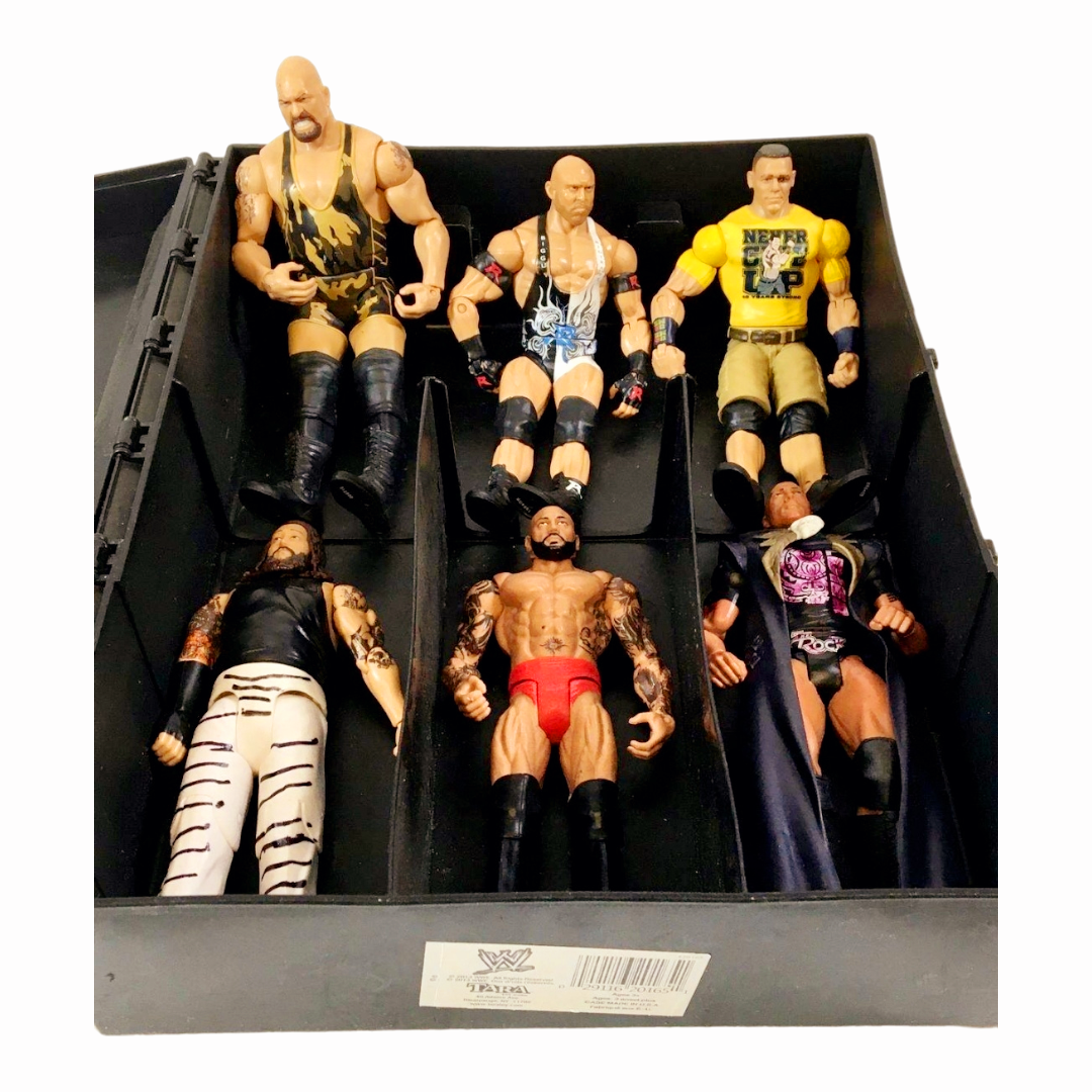 Portable WWE Carrier & 13 Assorted WWE Action Figures Wrestle Mania