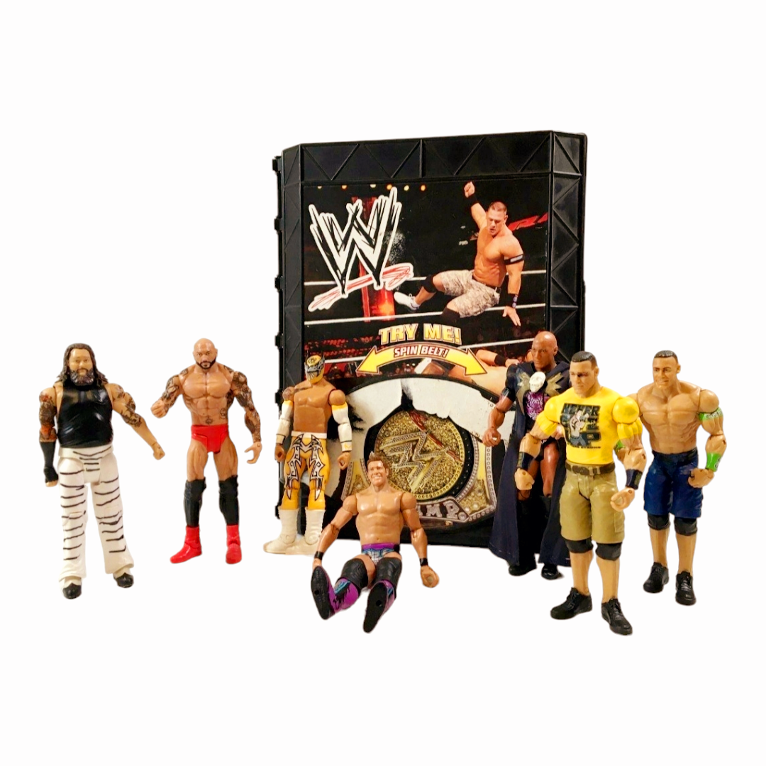 Portable WWE Carrier & 13 Assorted WWE Action Figures Wrestle Mania