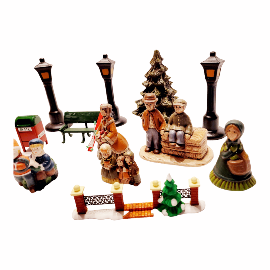 Vintage *A 15pc Christmas Collection (Bench, Lamp Posts, People, Tree, Fences +)