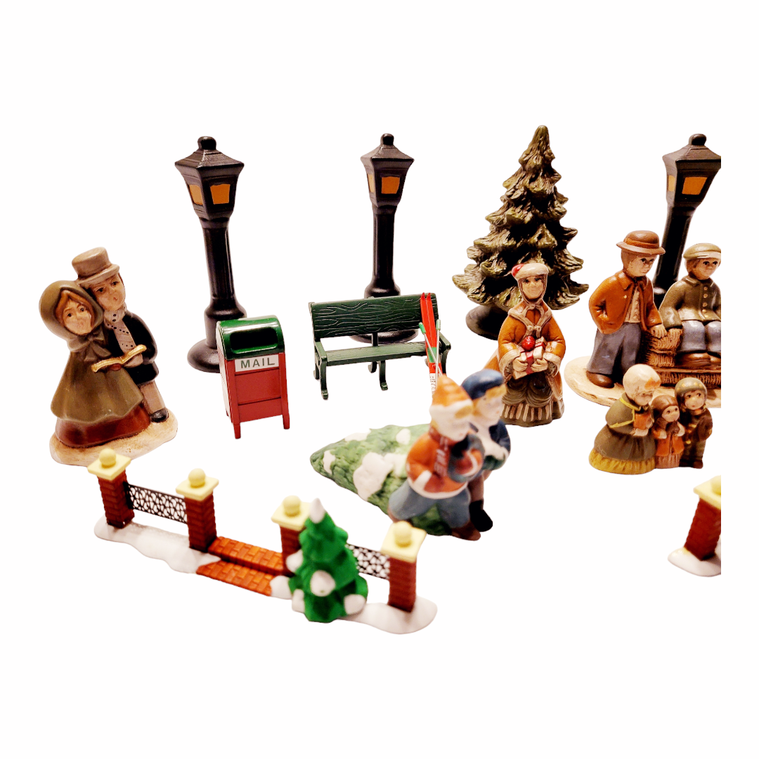 Vintage *A 15pc Christmas Collection (Bench, Lamp Posts, People, Tree, Fences +)