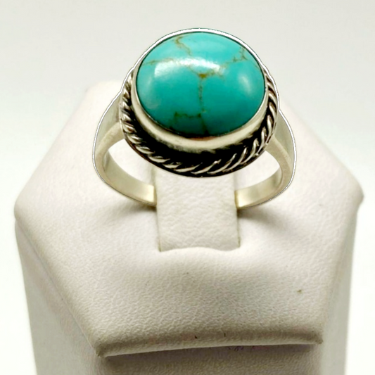 Beautiful *Sterling Silver Ring w/ Turquoise Stone (Size 8)