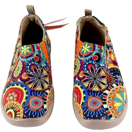 NWT *UIN Women's Blossom Painted Fashion Sneaker Canvas Slip-On Shoes (size 9)