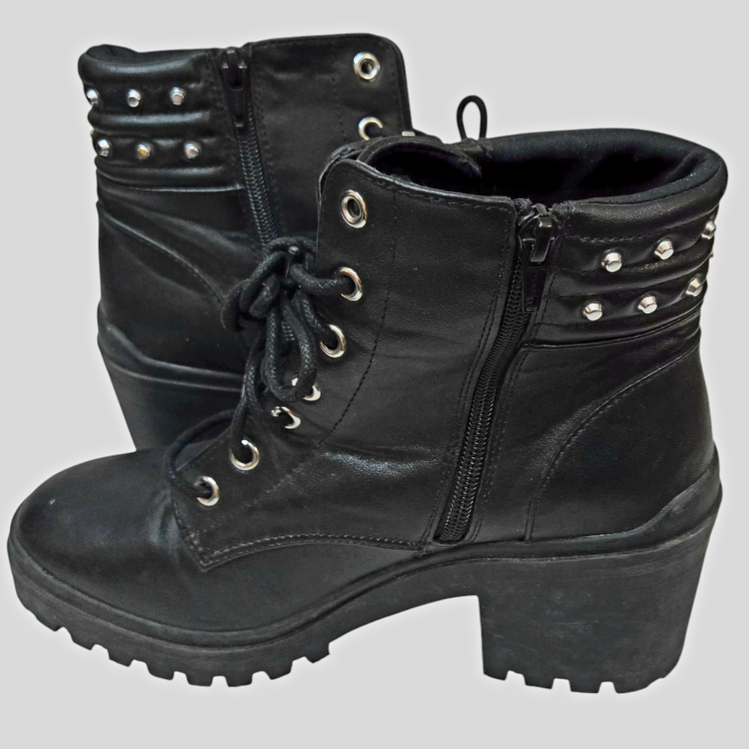 New *NOBO Women Black Hiker Boots Silver Studs (sz/8)