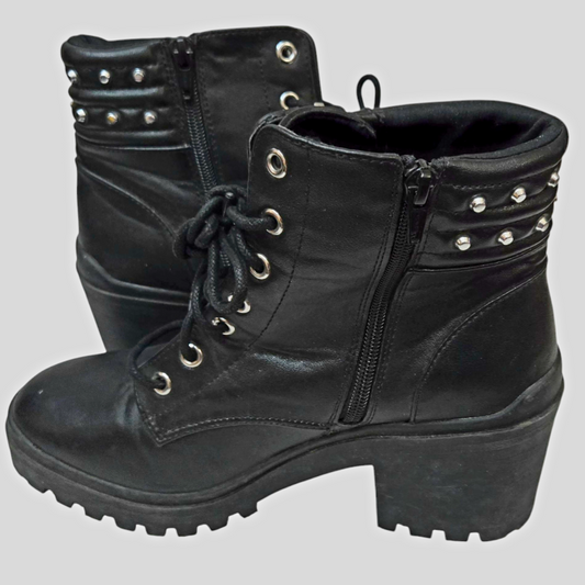 New *NOBO Women Black Hiker Boots Silver Studs (sz/8)