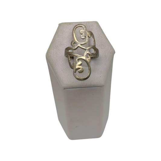 Beautiful *Sterling Silver Scrolled Design Ring (Size 6)