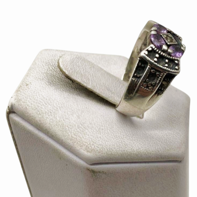 Beautiful *Sterling Silver & Amethyst Marcasite Ring (sz 8)