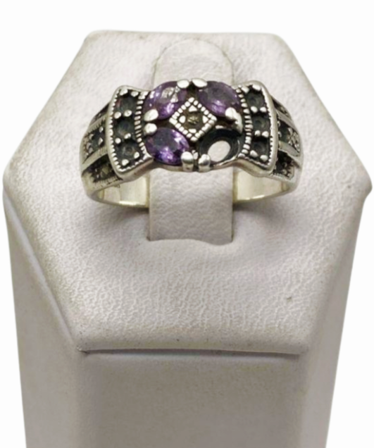 Beautiful *Sterling Silver & Amethyst Marcasite Ring (sz 8)