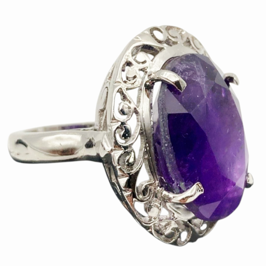 Stunning *Silver & Large Purple Amethyst Gem Stone Ring (Size 8.5)
