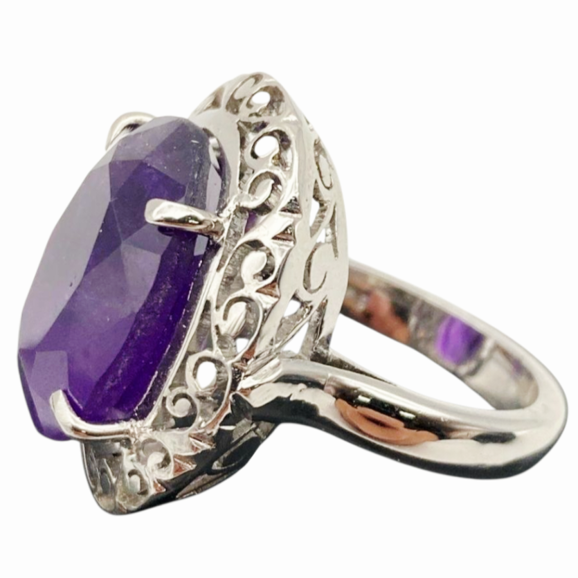 Stunning *Silver & Large Purple Amethyst Gem Stone Ring (Size 8.5)