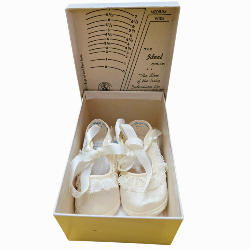 Vtg *Mrs Day's Ideal Cream Satin Baby Shoes Lace Ruffles Ribbon Ties - (size 2) *NIB*