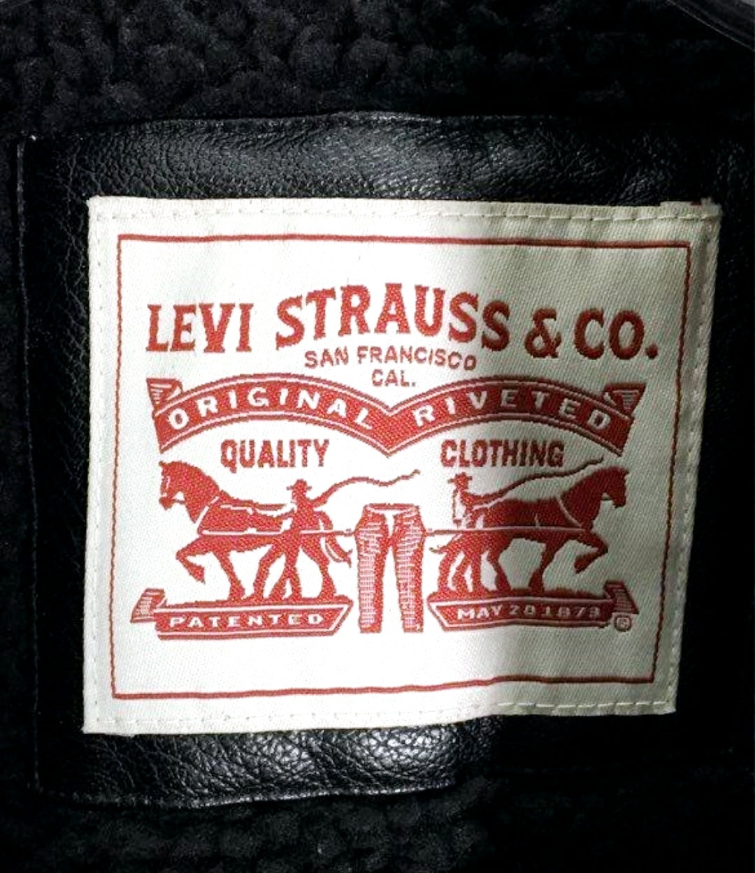 Great *Vintage Men's Levi Sherpa Lined Faux-Leather Bomber Jacket (Size XL)