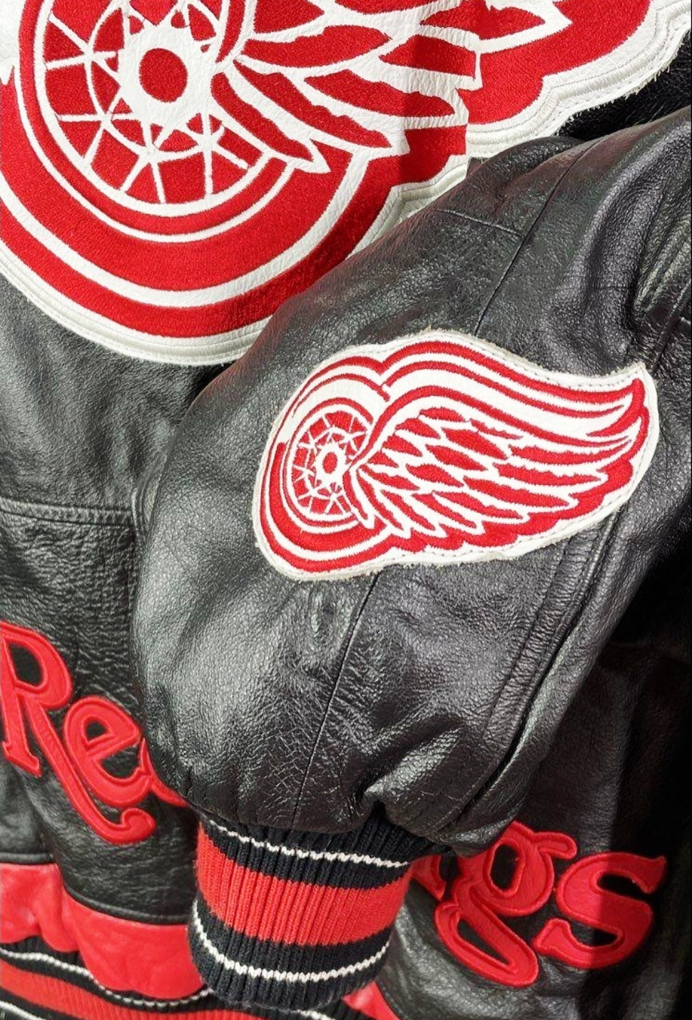 Vtg 90s *NHL Detroit Red Wings Red Embroidered Leather Varsity Jacket (L)