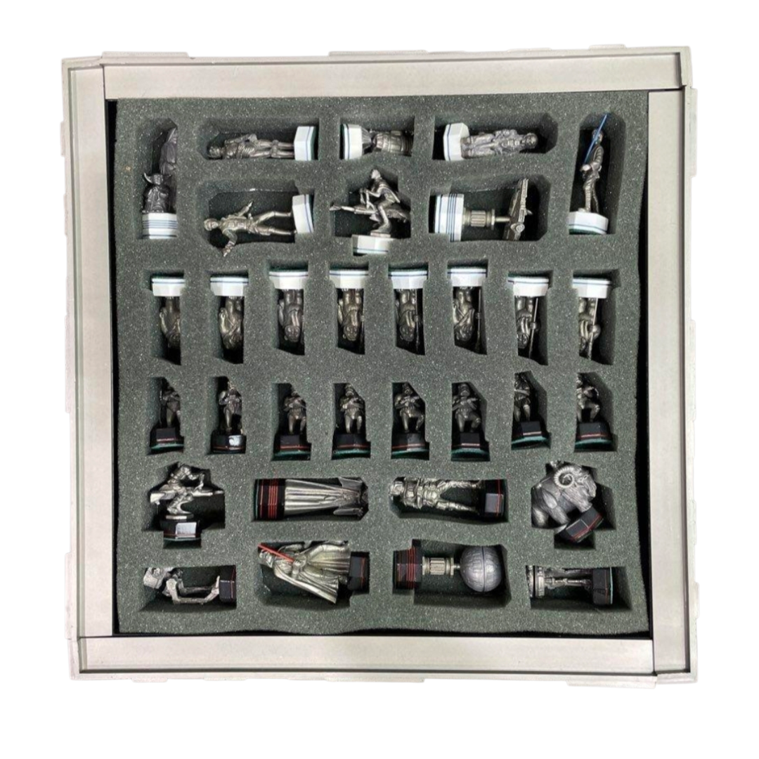 Rare *Danbury Mint "STAR WARS" Limited Edition Chess Set 32-Pewter Figs (1993)