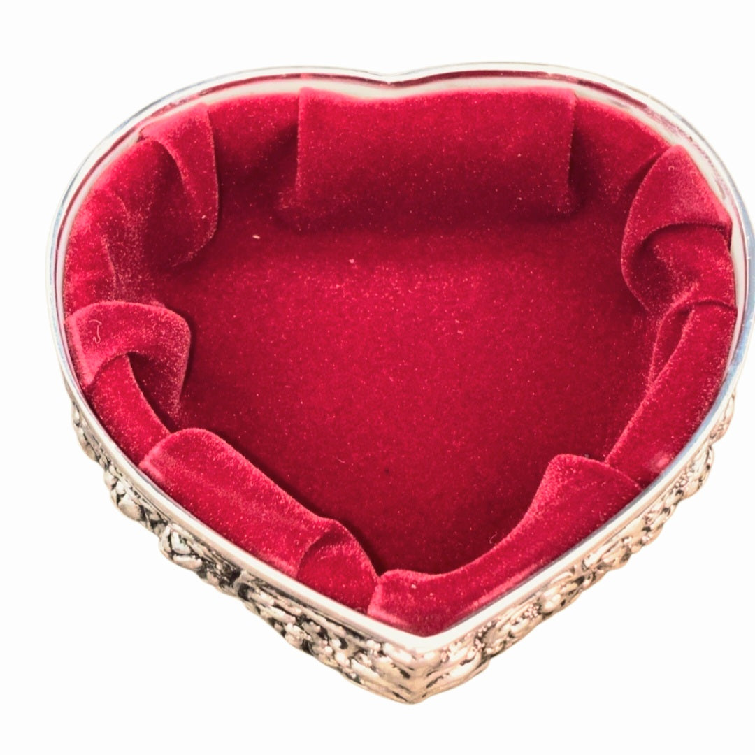 Vintage *Filigree Silver Tone Metal Heart Shaped Jewelry Trinket Box Lined w/ Lid