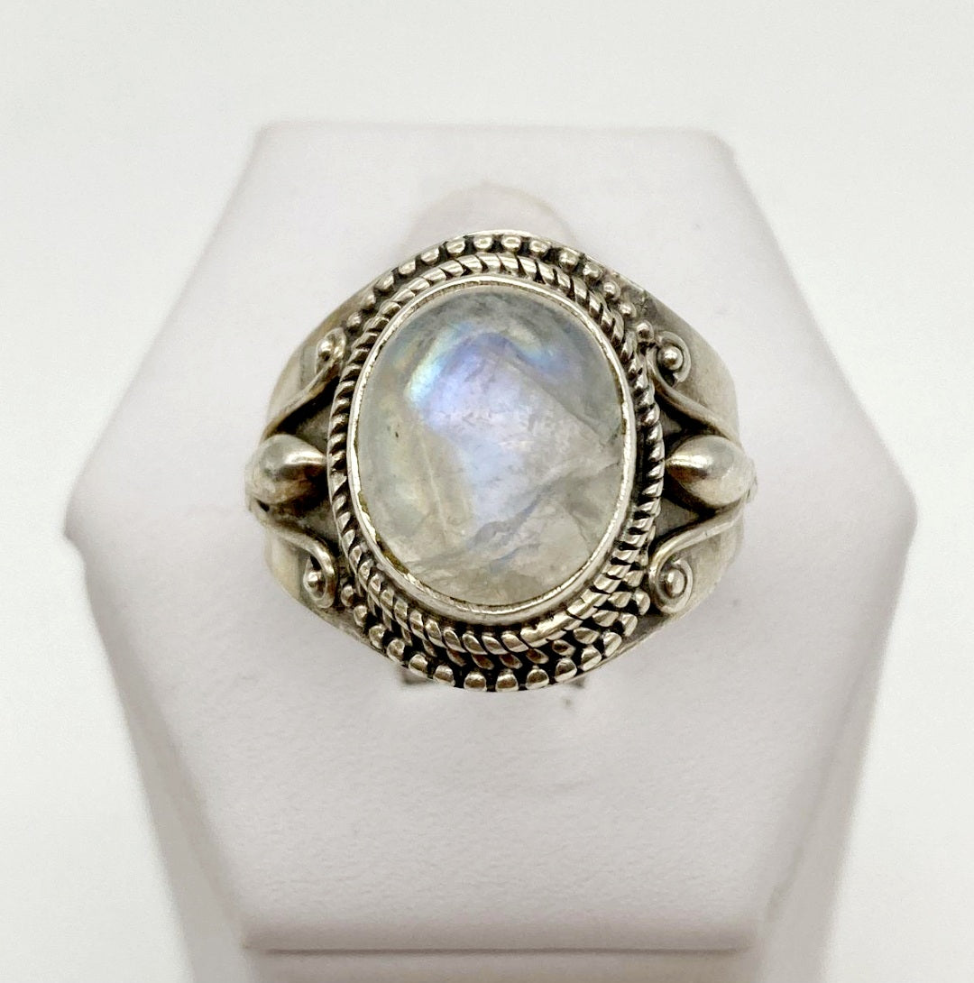 Beautiful *Sterling Silver & Moonstone Ring (sz 9)