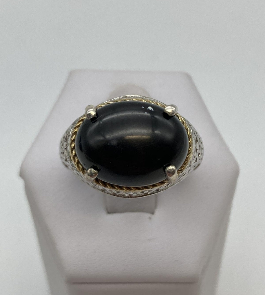 Beautiful *Sterling Silver .925 w/ Onyx Stone in an Oval Setting (size 9)