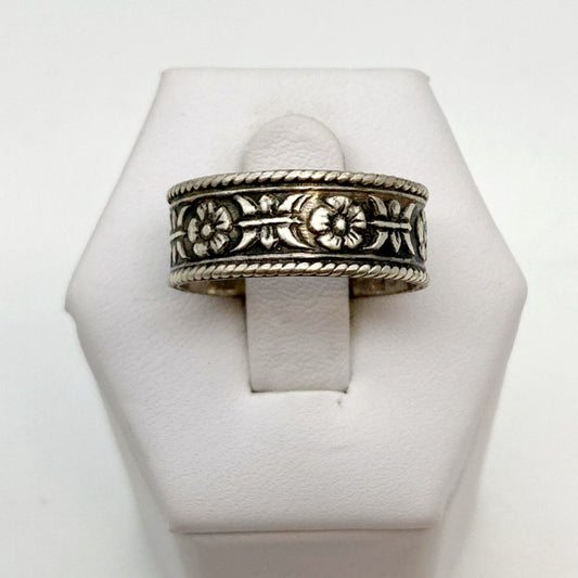 Beautiful *Solid Sterling Silver Floral Ring Band (Size 8.5)