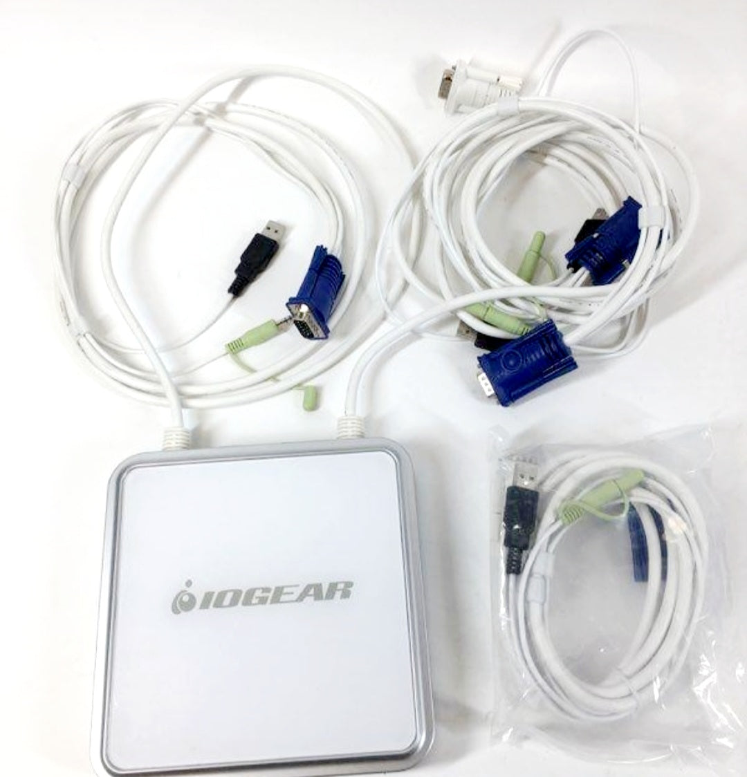 IOGear 4-Port USB KVM Switch w/ Built-in KVM Cables & Audio GCS634UW6