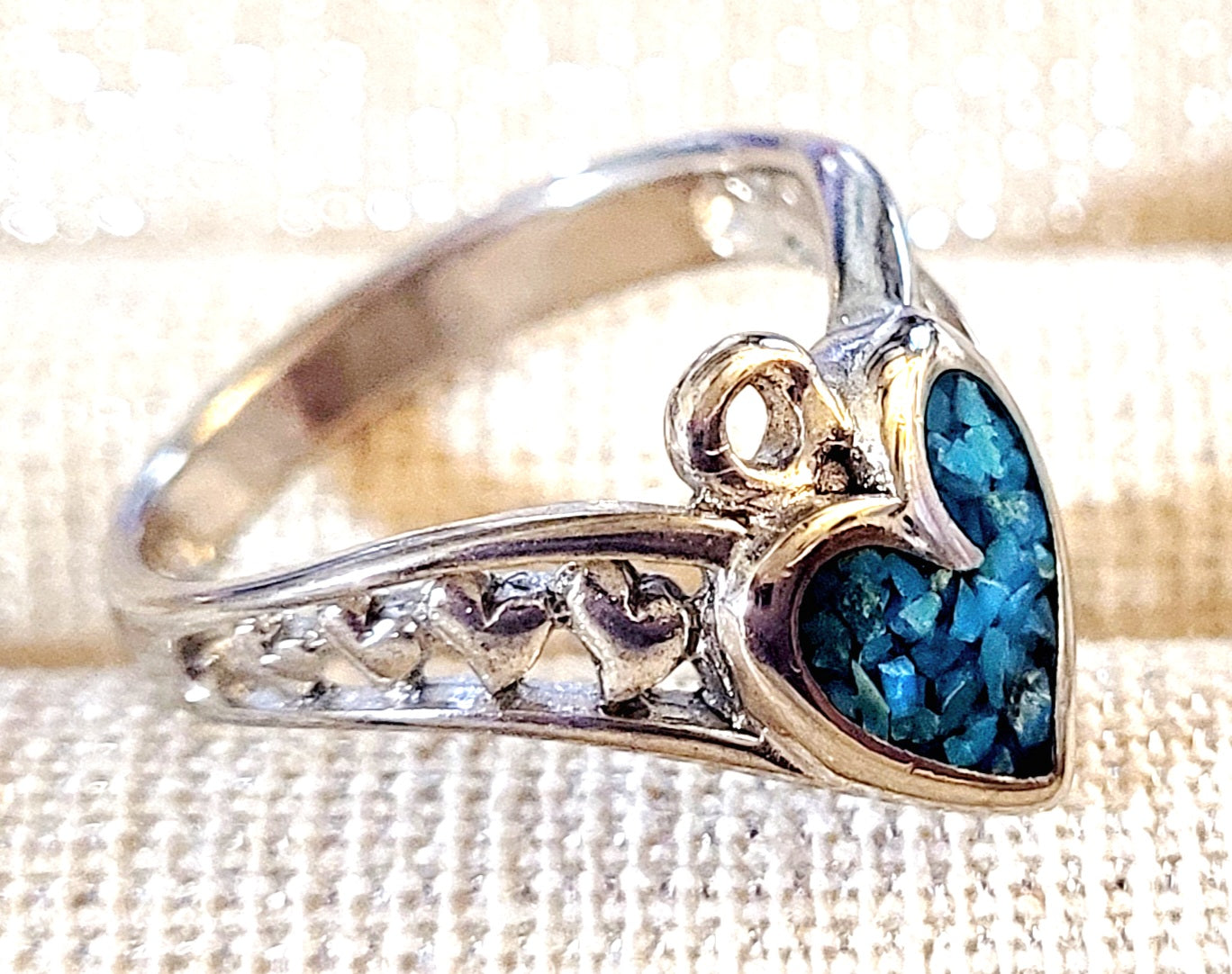 Sweet Silvertone Turquoise Single Heart Inlay Ring (size 5.5)