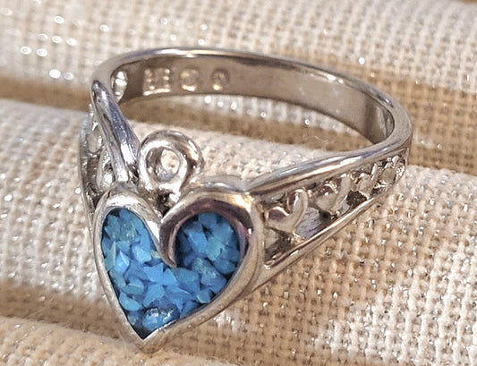 Sweet Silvertone Turquoise Single Heart Inlay Ring (size 5.5)