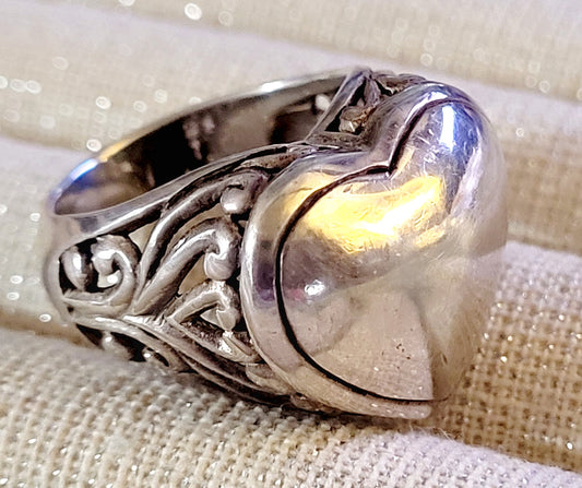 Pretty Chisel Stainless Steel Matte Heart Ring (sz 6.5)