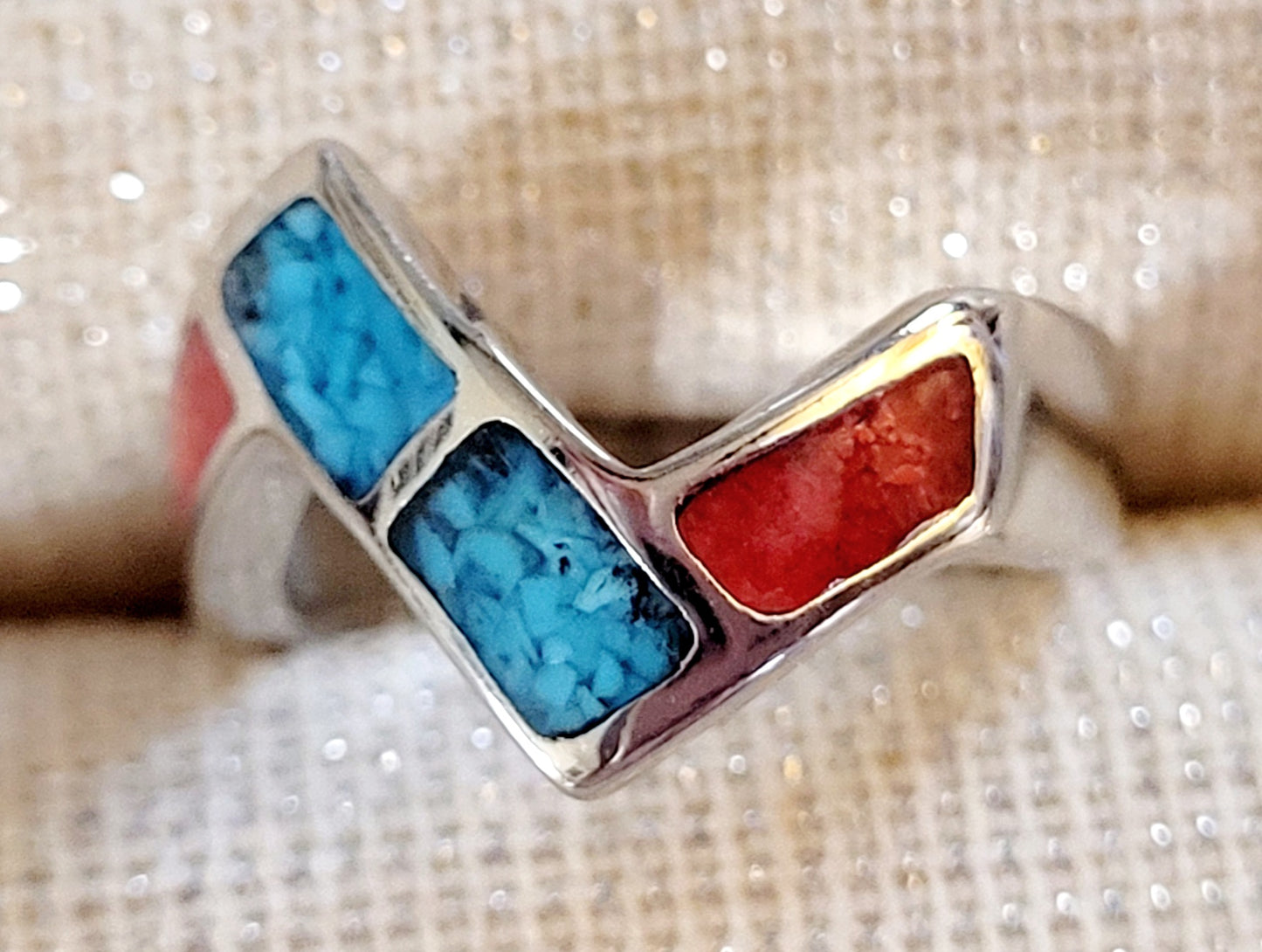 Beautiful Duel Turquoise & Coral Stone Inlay Zigzag Fashion Ring (sz 3.75)