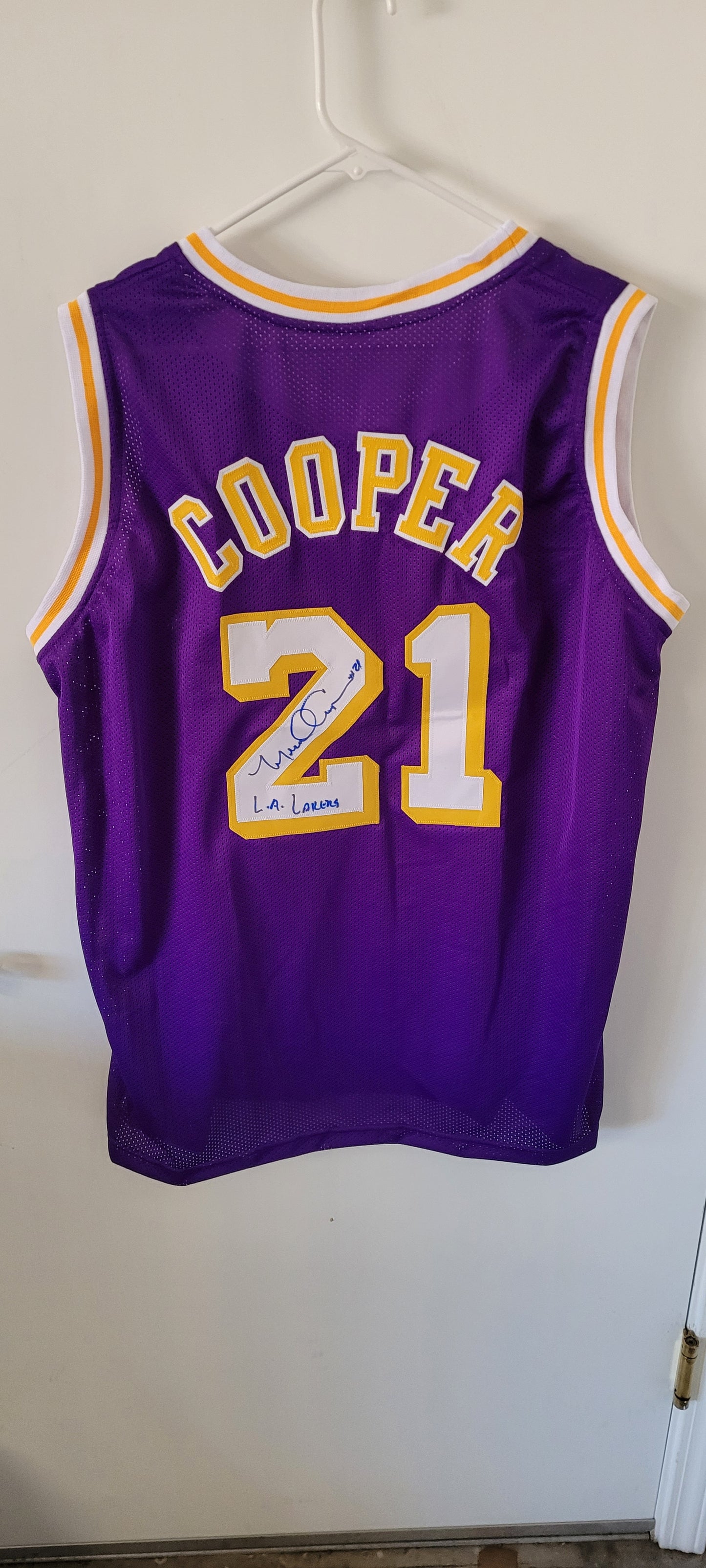 NEW *Signed LA Lakers Purple Jersey #21 Michael Cooper