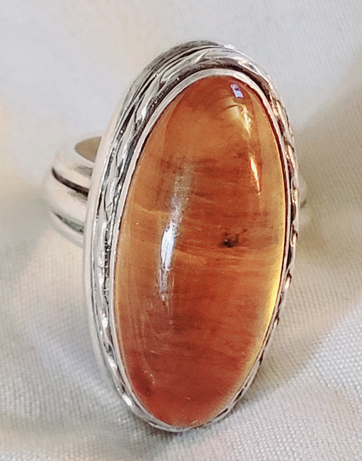 Gorgeous Sterling Silver & Large Amber Stone Ring
*Size 8.5