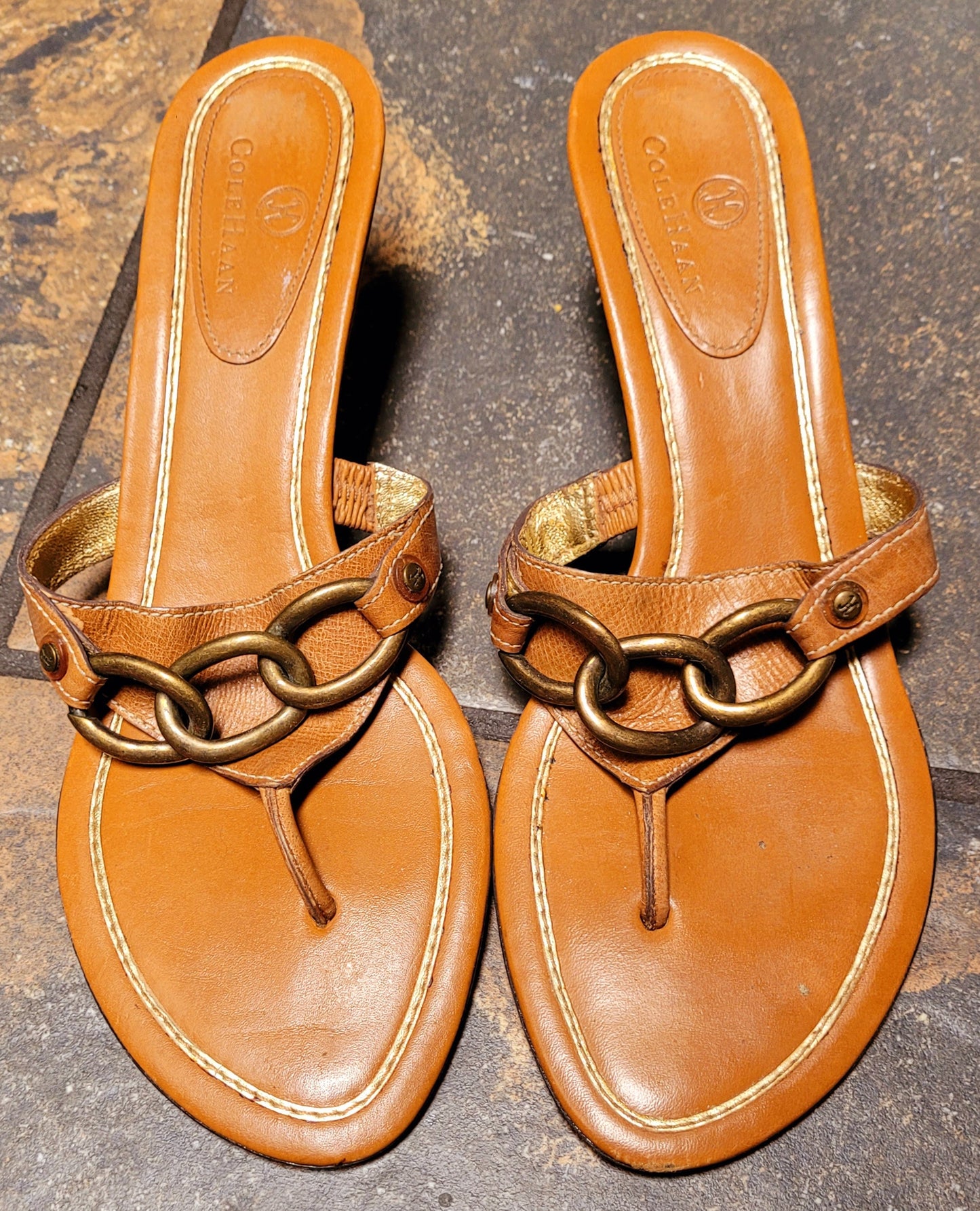 Vintage *COLE HAAN 8M Brown Leather T-Strap Thong Kitten Heel Sandals Shoes BRAZIL