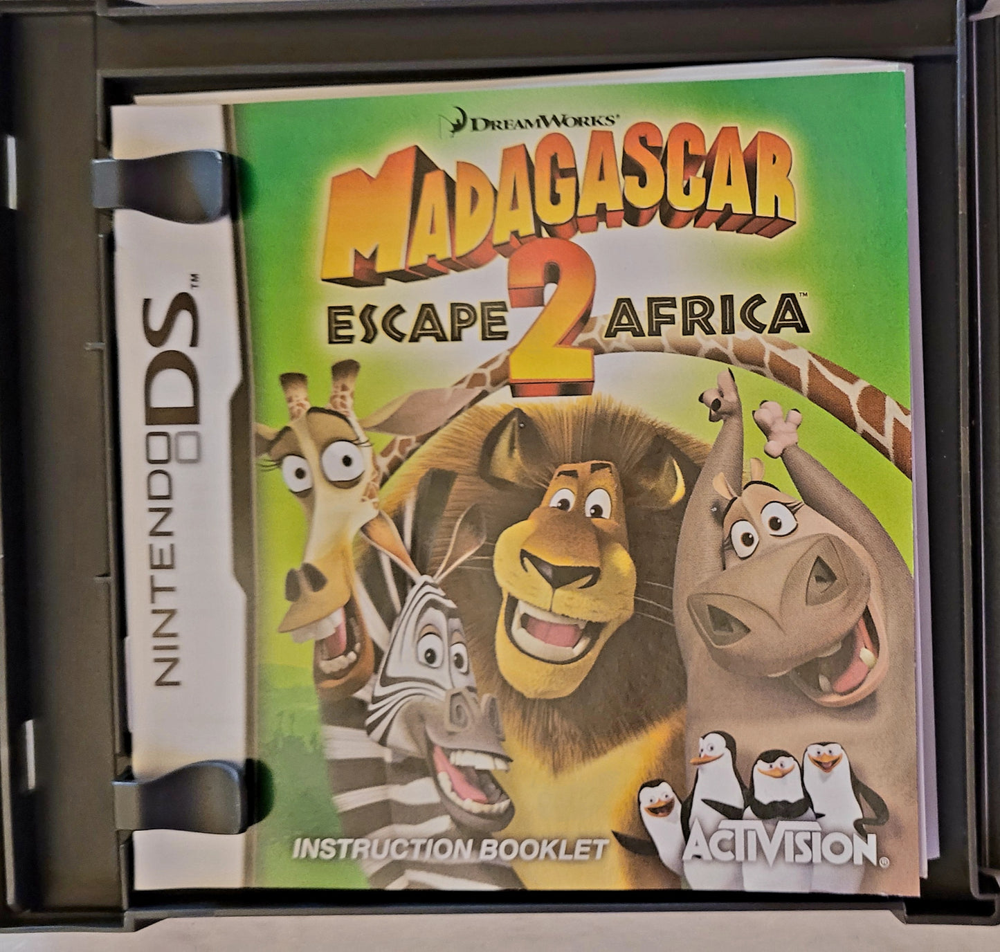 Madagascar Escape 2 Africa *Nintendo DS Video Game + Case