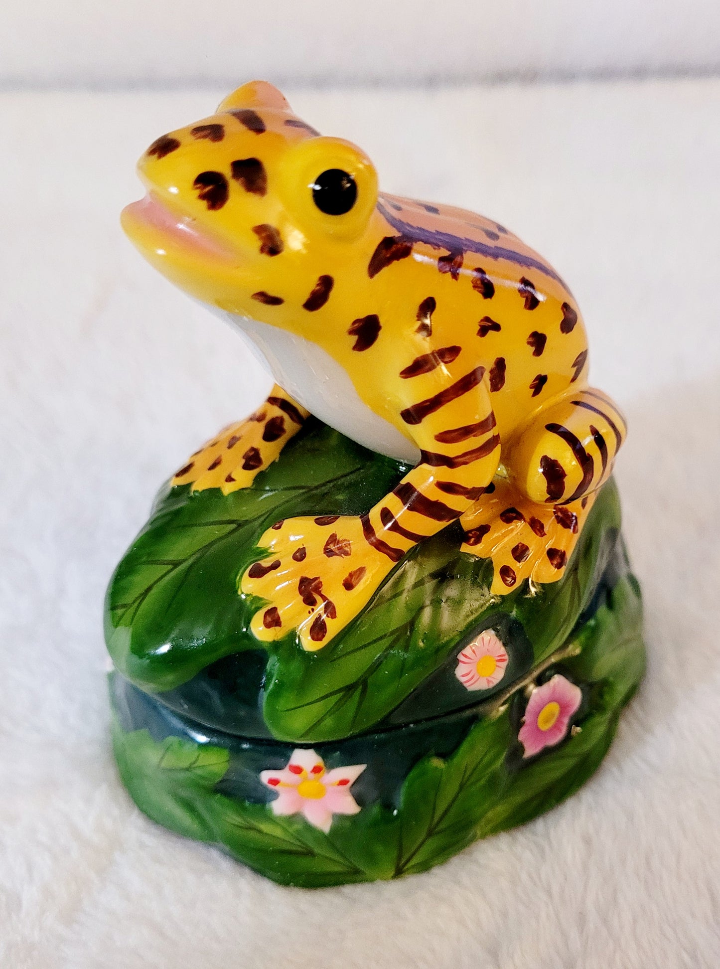 New *Ceramic Yellow Spotted Frog Magnetic Trinket Box