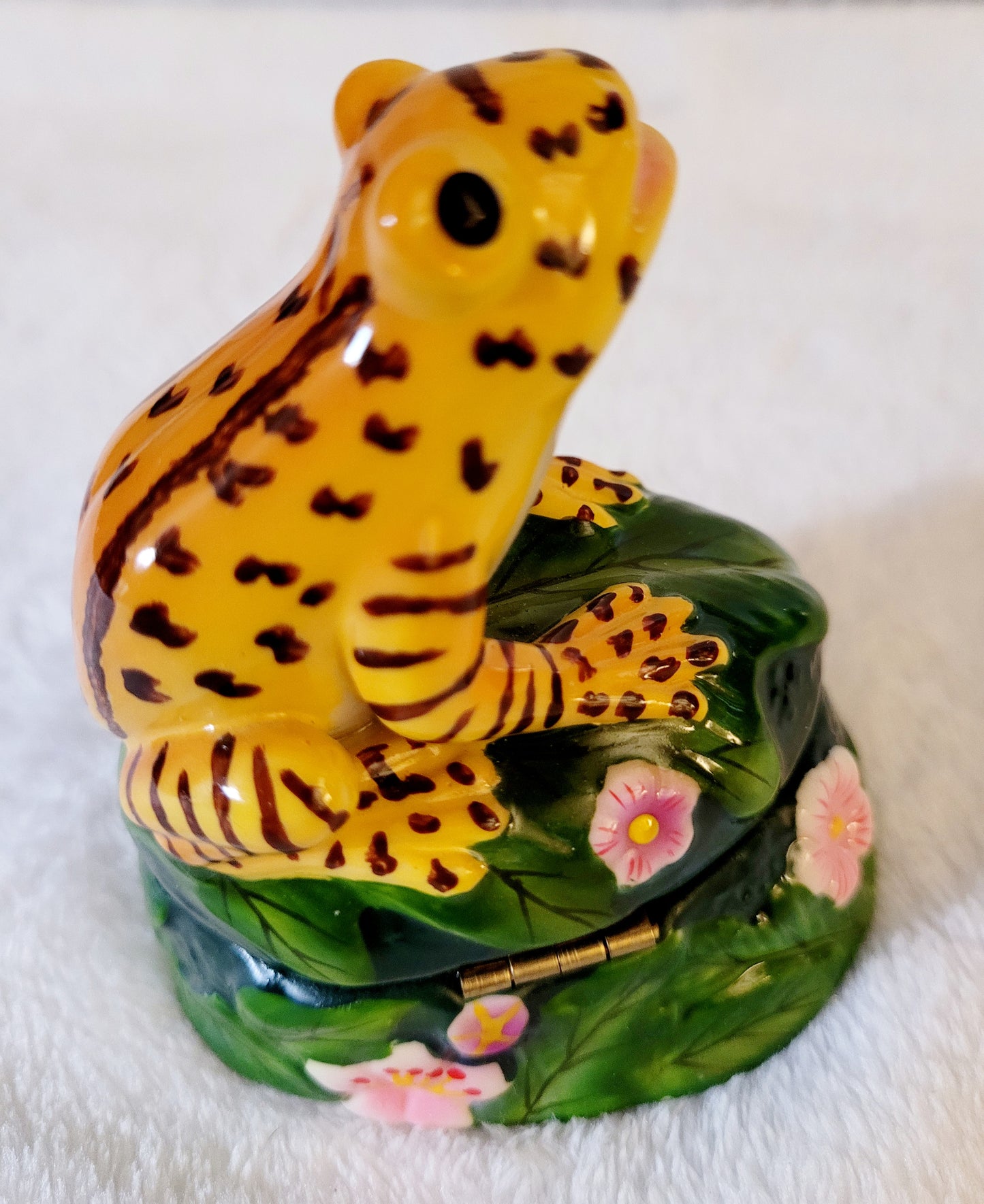 New *Ceramic Yellow Spotted Frog Magnetic Trinket Box