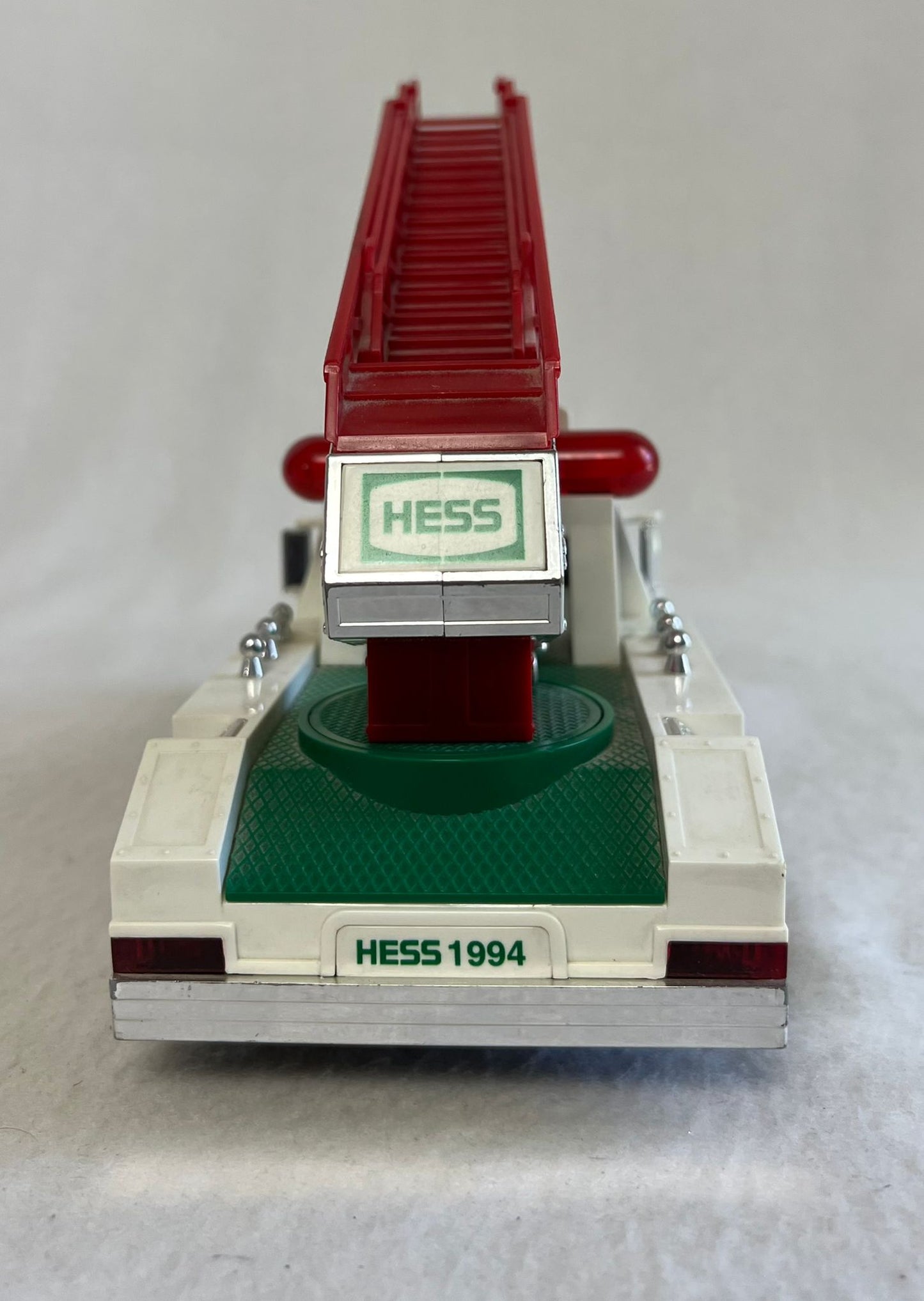 HESS 1994 *Rescue Truck w/ Siren, Horn & Emergency Lights)