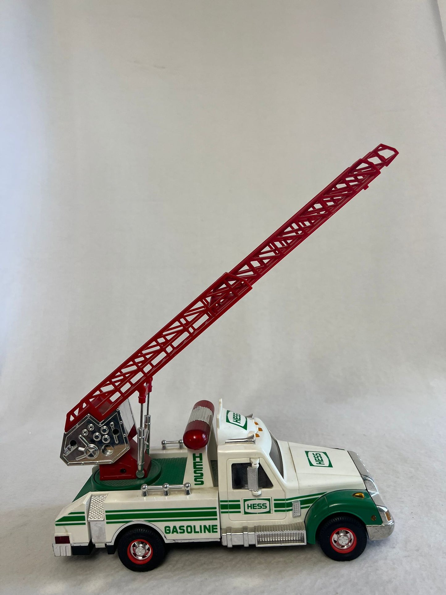 HESS 1994 *Rescue Truck w/ Siren, Horn & Emergency Lights)